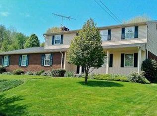 242 Deerpath Rd, New Kensington, PA 15068