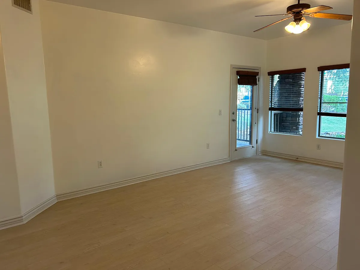 Building Photo - 5350 E Deer Valley Dr #1429