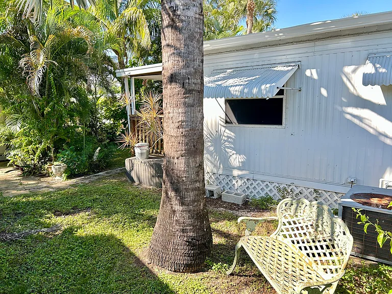 425 E Bougainvillea Dr — Photo 5