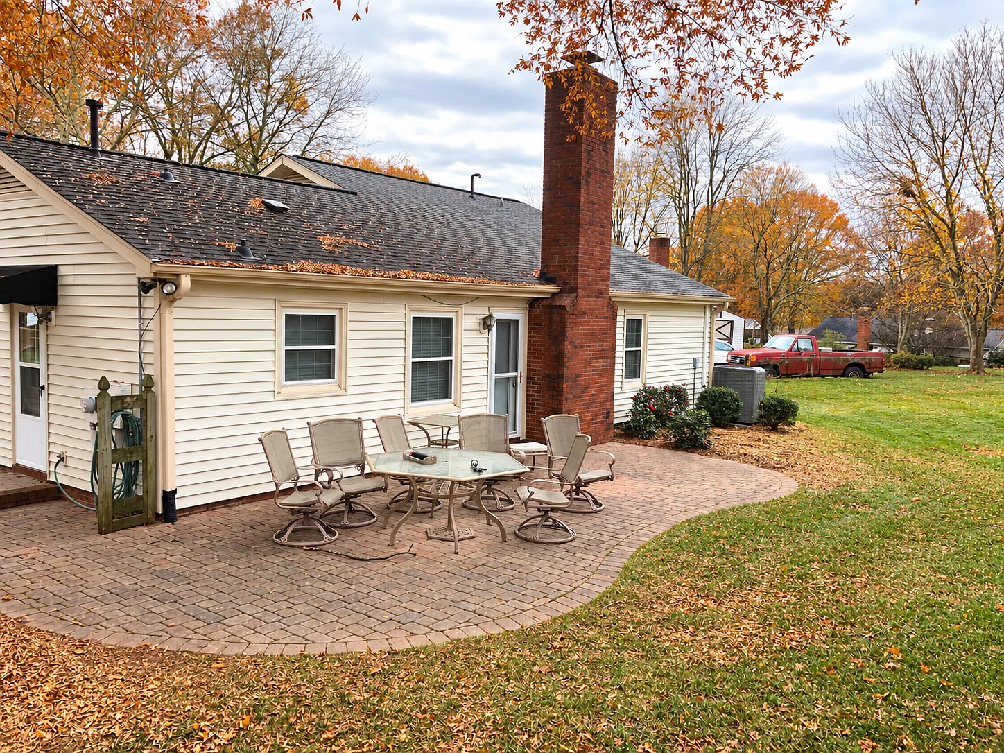 3 bed, 1300 sqft, $2,100 — Photo 3