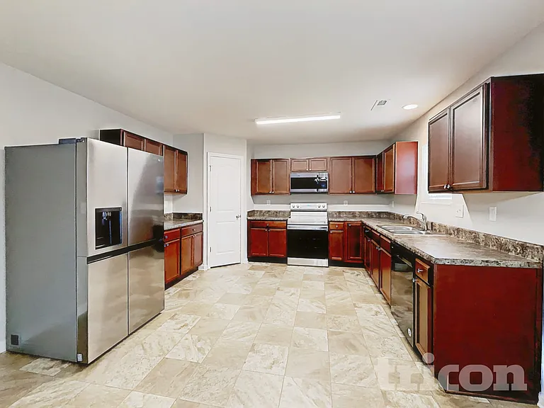 135 Coddington Ln — Photo 4