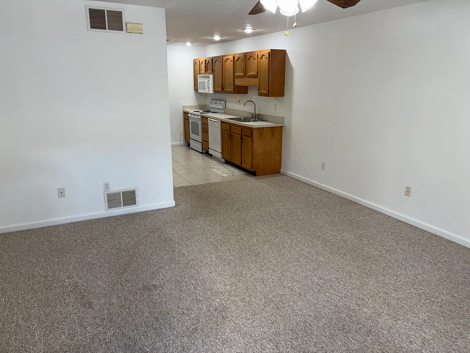 1 bed, 900 sqft, $825 — Photo 3