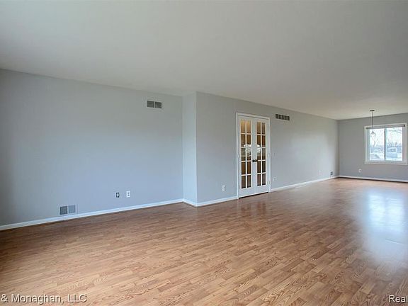 4th image of 704 Claire Pointe Cir