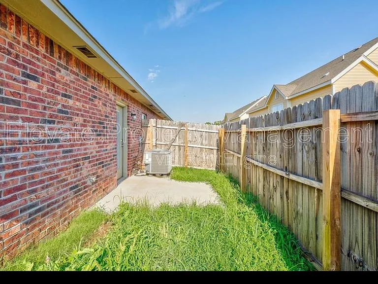 1009 SW 91st St — Photo 19