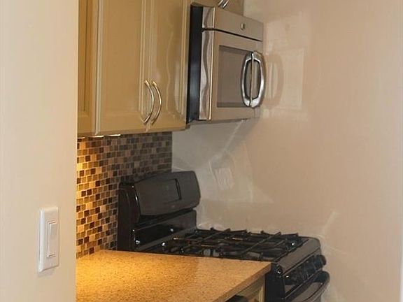 3rd image of 347 W 57th St APT 9A