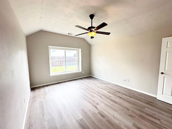 2nd image of 6927 Pheasant Oak Dr