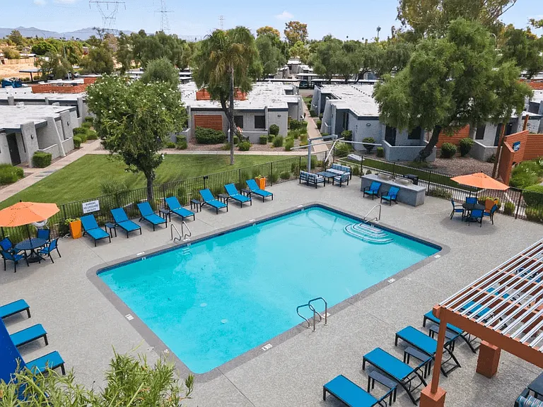 Delano Apartments — Photo 12