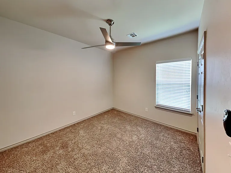 9416 NW 91st Cir — Photo 17