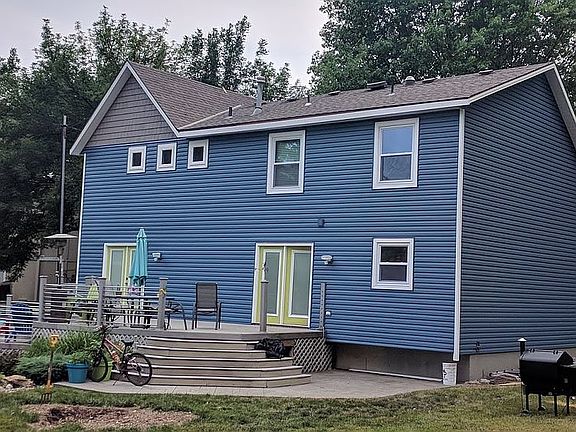 2nd image of 1004 E Johnston Cir