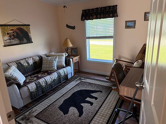 3rd image of 20 Tee Ln
