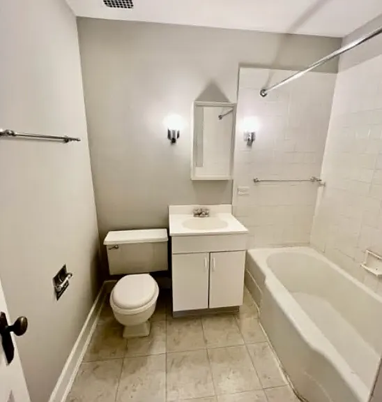 Frances Apartments — Photo 24