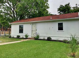 1131 W Hull 1/2 St, Denison, TX 75020
