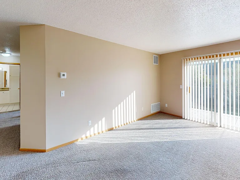 Dakota Park Apartments — Photo 33