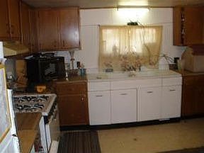 5th image of 318 Lake St