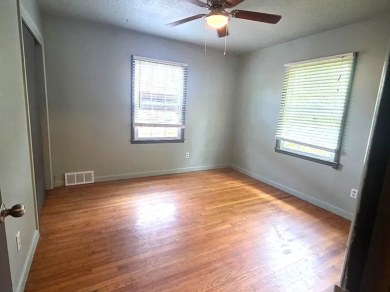 4909 N Pate Ave — Photo 20