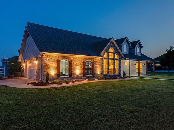 2nd image of 2701 Comanche Moon Dr