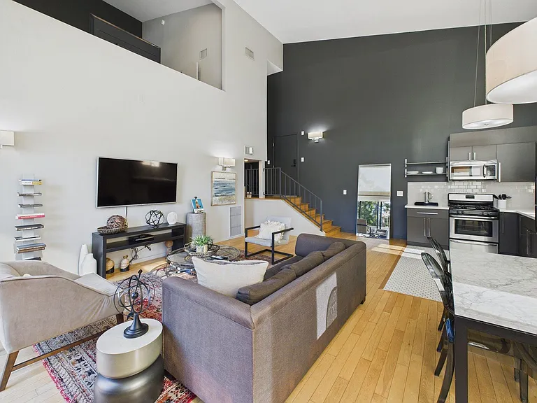 888 Hilgard Ave — Photo 31