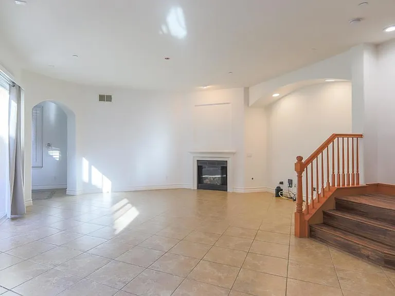 415 N Cedros N — Photo 12
