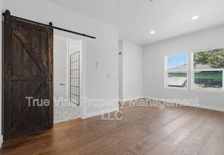 216 E Fest St — Photo 27