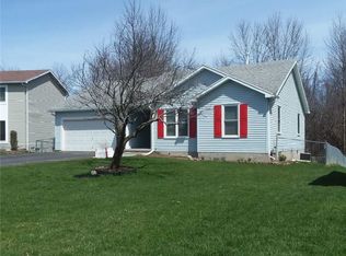 90 Dolman Dr, Rochester, NY 14624