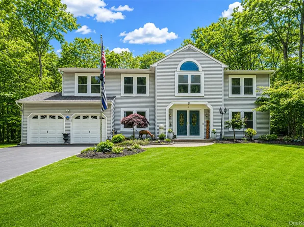 2 Barbara Anne Street, Manorville, NY 11949
