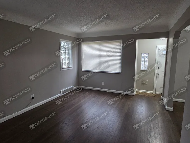 15039 Eastburn St — Photo 5