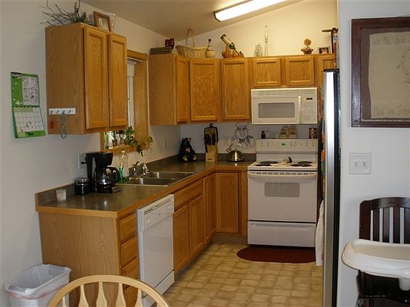 3rd image of 391 Erics Ct