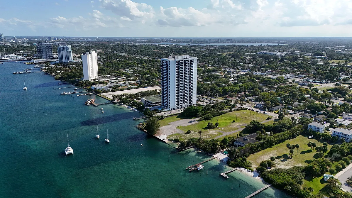 Building Photo - 5600 N Flagler Dr #905