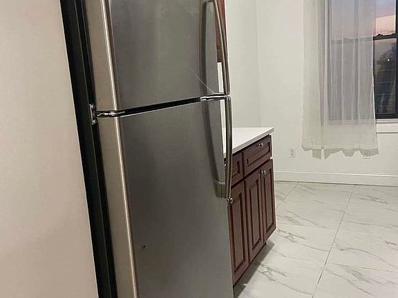 4th image of 957 Greene Ave #1E