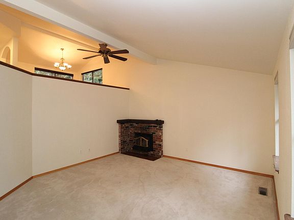 3rd image of 12713 Juanita Dr NE