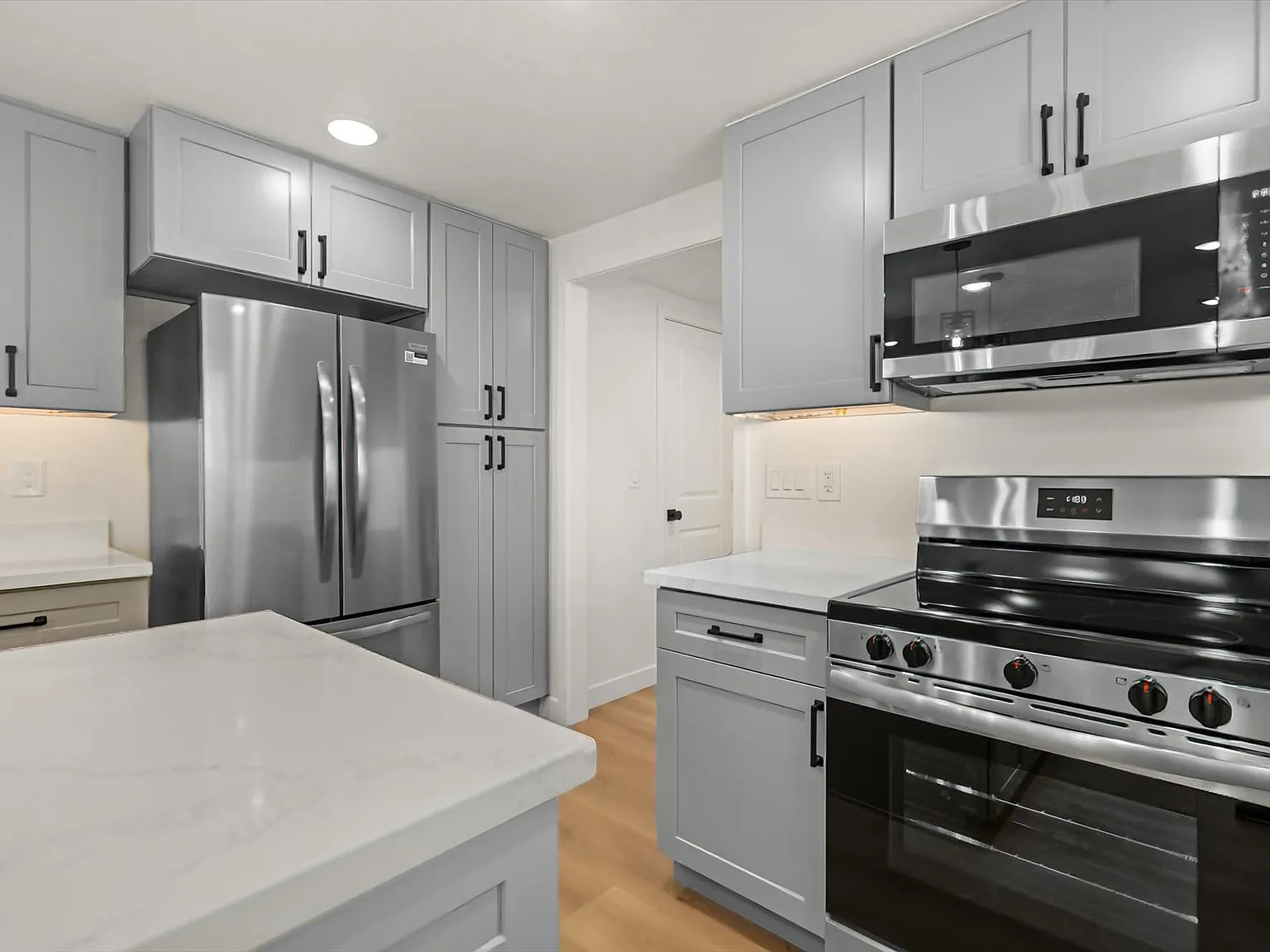 3 bed, 1500 sqft, $2,400 — Photo 2