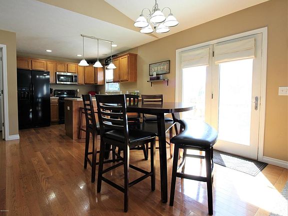 3rd image of 14634 Sherry Ln