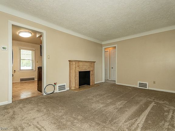 5th image of 1557 Woodhurst Ave