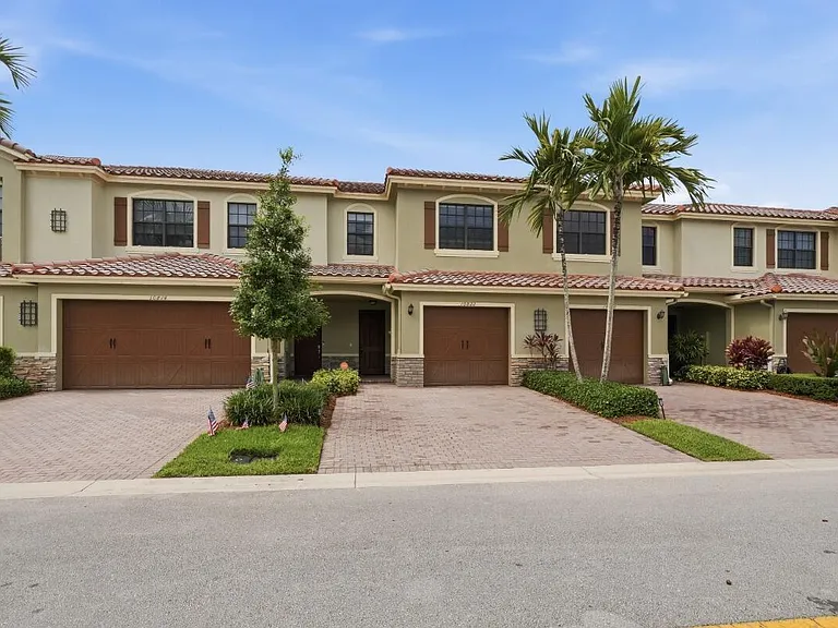 10822 NW 72nd Pl — Photo 36