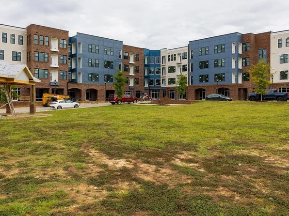 2224 Gathering Square Ct, Fuquay Varina, NC 27526