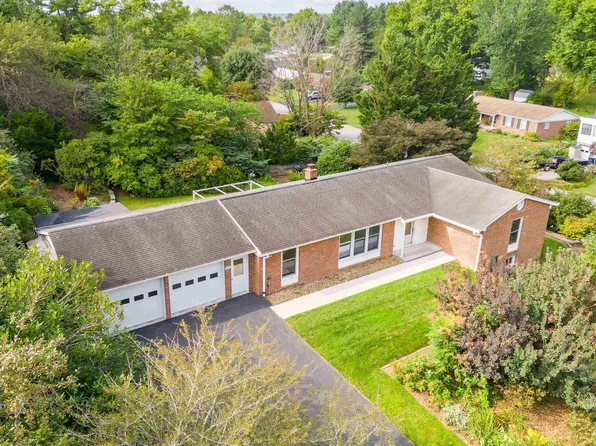 933 McBryde Ln, Blacksburg, VA 24060