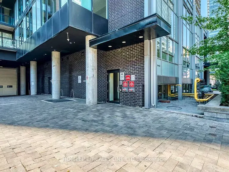 17 Dundonald St #705 — Photo 3