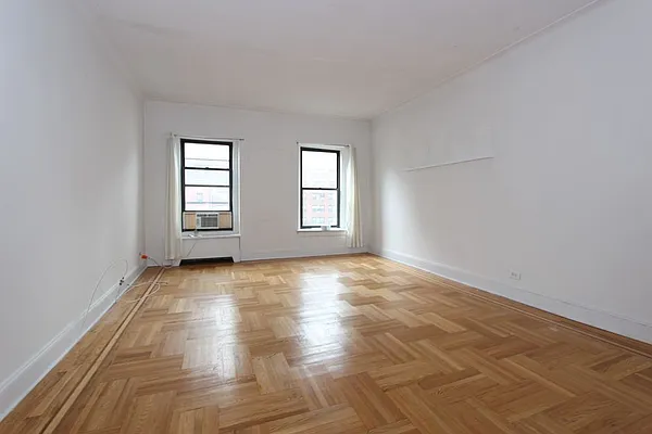 Rented by Dynamik Realty | media 21