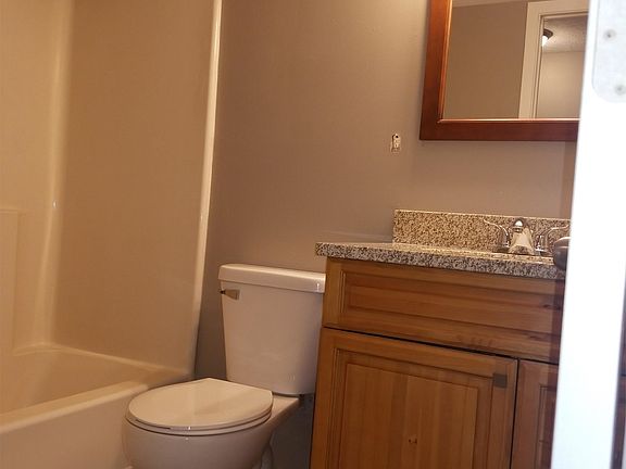 4th image of 941 Washington St APT 17