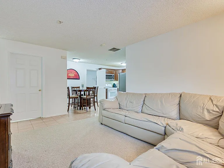 150 Prestwick Way — Photo 7