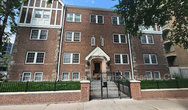 963 N Logan St #19 — Photo 2