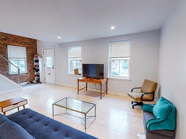 855 State St #TOWNHOUSE — Photo 21