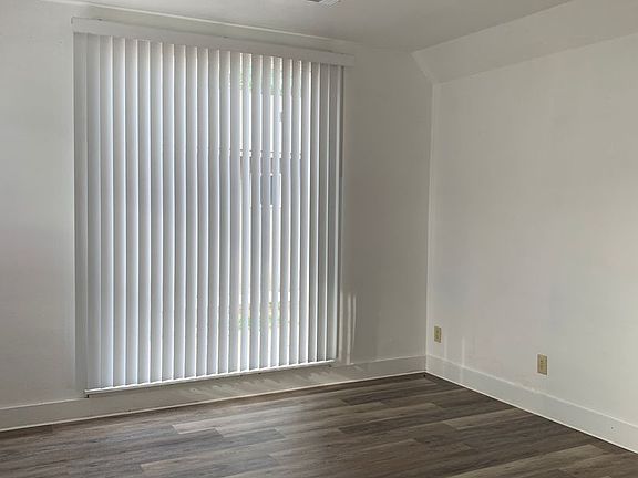 3rd image of 914 Wallace St