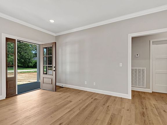 4th image of 109 Fairway Dr