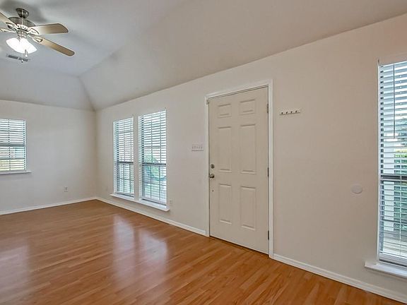 4th image of 140 Chatelain Ct