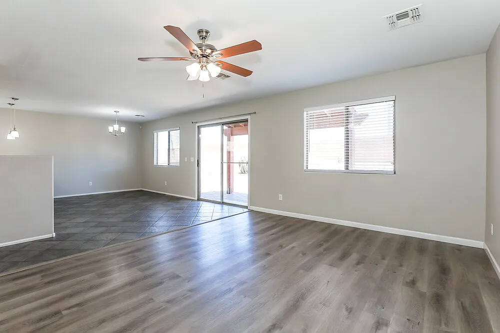 4 bed, 2.5 bath, 2184 sqft, $1,985 — Photo 4
