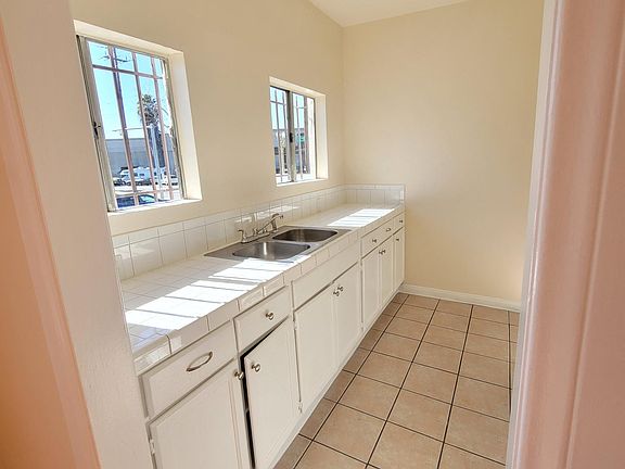 2nd image of 3846 S Grand Ave #15