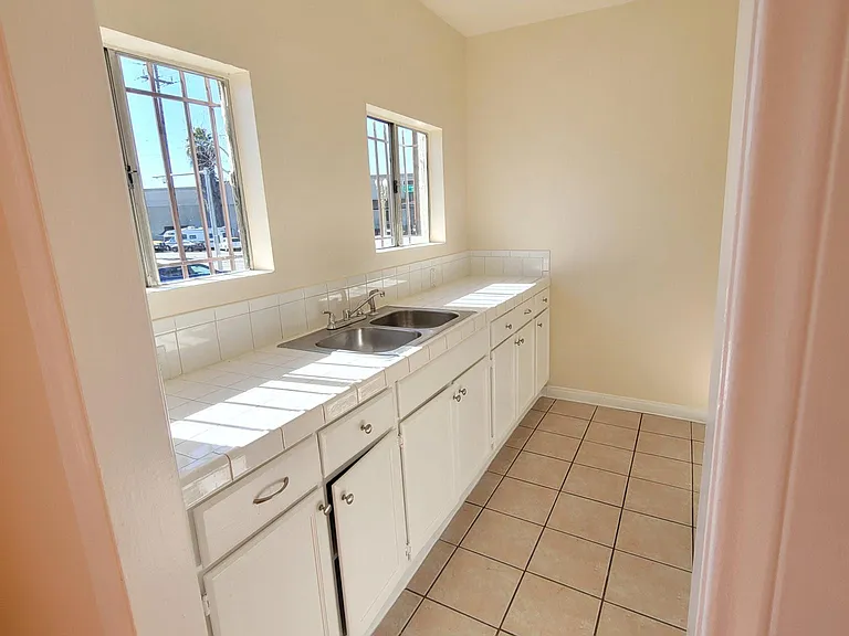 3846 S Grand Ave #6 — Photo 6