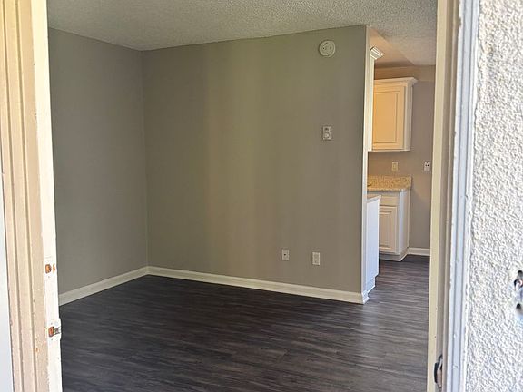 2nd image of 4776 Lamont St APT 5