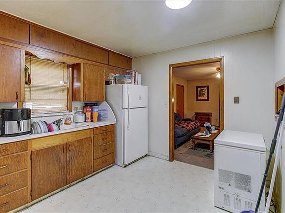 5th image of 2128 E 83rd St